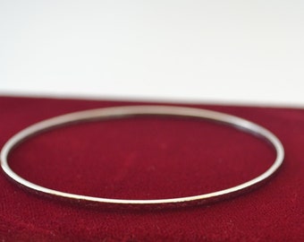 Brazalete de plata, brazalete de la década de 1970, brazalete vintage, brazalete delicado, brazalete delgado, brazalete plateado