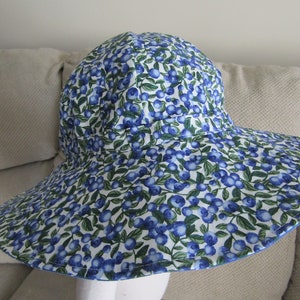 Sierra's Attic adult reversible blueberry polka dot cotton beach garden protection sun hat
