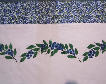 Sierra's Attic handstencilerad blåbärsgirlangfodrad muslingardinkappa