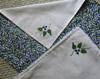 Sierra's Attic  hand painted lined 18 " X 18" hand stenciled blueberry corner cluster leaves dinner napkins set of 6 hostess gifts