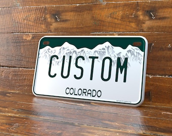Placa de matrícula personalizada de Colorado para motocicleta, ATV/UTV 4x7 – Etiqueta novedosa con borde en relieve