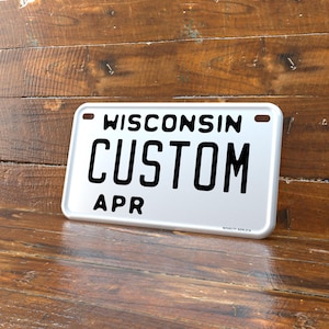 Personalisierte Wisconsin 4x7 Motorrad ATV / UTV Nummernschild - geprägte Kante Neuheit Anhänger