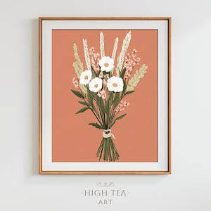 Puede incluir: Una impresión enmarcada de un ramo de margaritas blancas y flores silvestres rosadas con tallos verdes y hierbas beige sobre un fondo melocotón. La impresión se titula "High Tea Art".