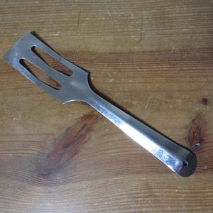 Small Metal Spatula, Ace Servespoon Style, Unbranded 108UT