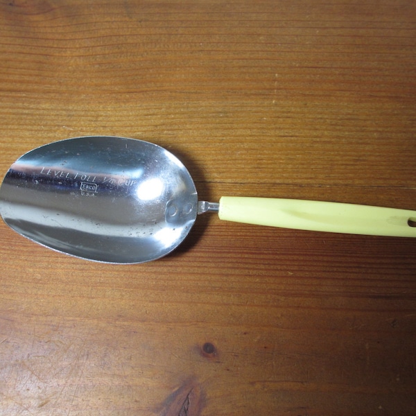 Vintage Ekco 1/4 Cup Scoop 028UT