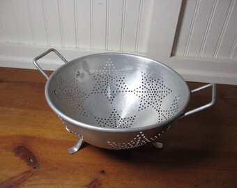 Vintage Aluminum Star Colander 025UT