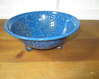 Vintage Blue Speckled Enameled Colander 018UT