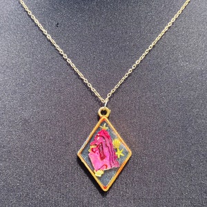 resin necklace beachy
