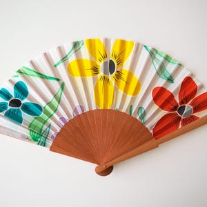 Soie main en soie peinte à la main-mariage main fan-cadeaux-demoiselles d'honneur-cadeau pour femme-cadeau pour maman-femme-case cuir
