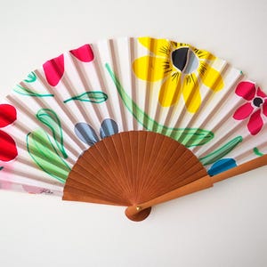 Soie main en soie peinte à la main-mariage main fan-cadeaux-demoiselles d'honneur-cadeau pour femme-cadeau pour maman-femme-case cuir