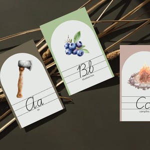 Cartes ou posters de l'alphabet en plein air pour le camping. Imprimables. Décoration de salle de classe ou d'âge préscolaire. Affiches de A à Z. Pédagogique. Dispositif d'apprentissage.