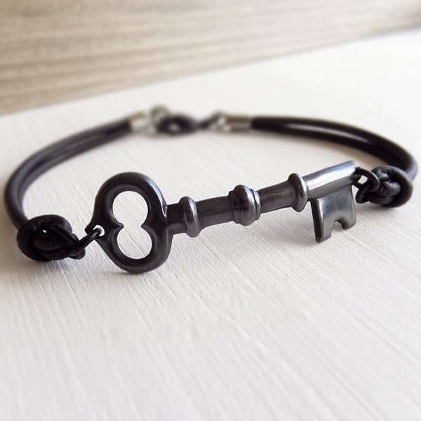 NOUVEAU bracelet clé squelette noir - charme clé - cuir véritable - cordon noir - cadeau pour elle - cadeau pour lui - bijoux unisexes - clé victorienne