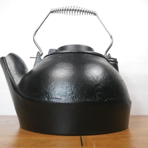 Cast Iron Tea Kettle Teapot Black 2.5 QT Cabin Humidifier Folk Primitive Rustic