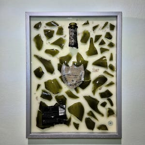 Quadro bottiglia rotta / broken bottle / con resina epossidica / epoxy / Champagne Dom Perignon / 30x40 cm