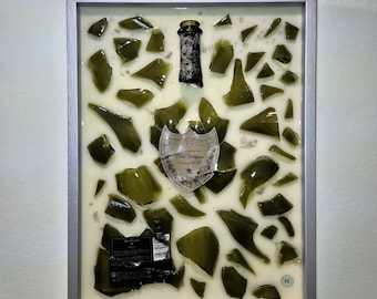Cuadro de botella rota / con resina epoxi / Champagne Dom Perignon / 30 x 40 cm