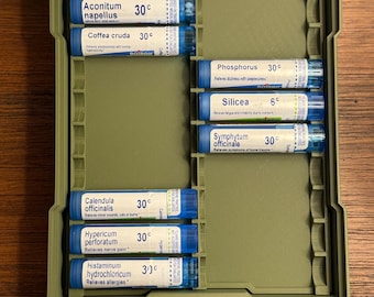 Organizzatore impilabile per rimedi omeopatici: vassoio da farmacia che contiene 20 tubetti.