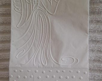 Tovaglioli di carta per ospiti con stampa a rilievo di un angelo che suona il corno, formato 10 x 20 cm, confezione da 50 pezzi.