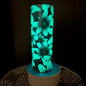 Glow in the Dark Daisy Stainless Steel Tumbler (20 oz)