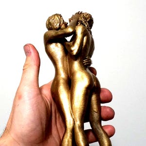 Marble Sculpture of a Kissing Couple in Abstract Shapes For Sale at