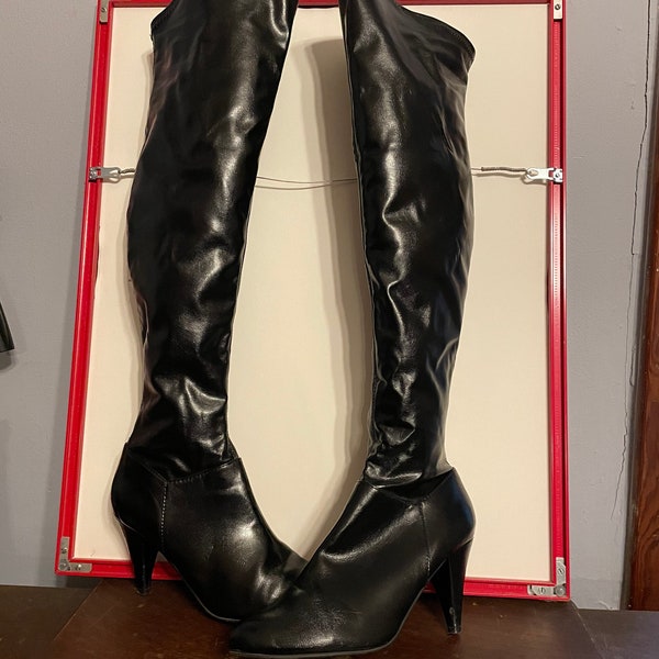 Thigh high Catwoman boots by Chinese Laundry size 8.5