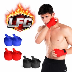 Könnte beinhalten: Das Bild zeigt Boxbandagen in Blau, Rot und Schwarz. Das LFC-Logo wird mit einem Flammendesign angezeigt. Eine Person trägt rote Bandagen und demonstriert deren Verwendung. Die Bandagen sind aufgerollt und einsatzbereit.