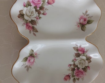 Assiette en porcelaine fine FLORAL avec roses roses et blanches