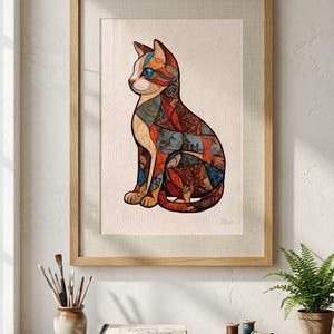 Peut inclure: Impression d'art encadr&eacute;e repr&eacute;sentant une illustration stylis&eacute;e d'un chat. Le chat est repr&eacute;sent&eacute; en position assise, avec un motif en mosa&iuml;que de couleurs chaudes, notamment orange, rouge et bleu. L'&oelig;uvre est encadr&eacute;e dans du bois naturel.