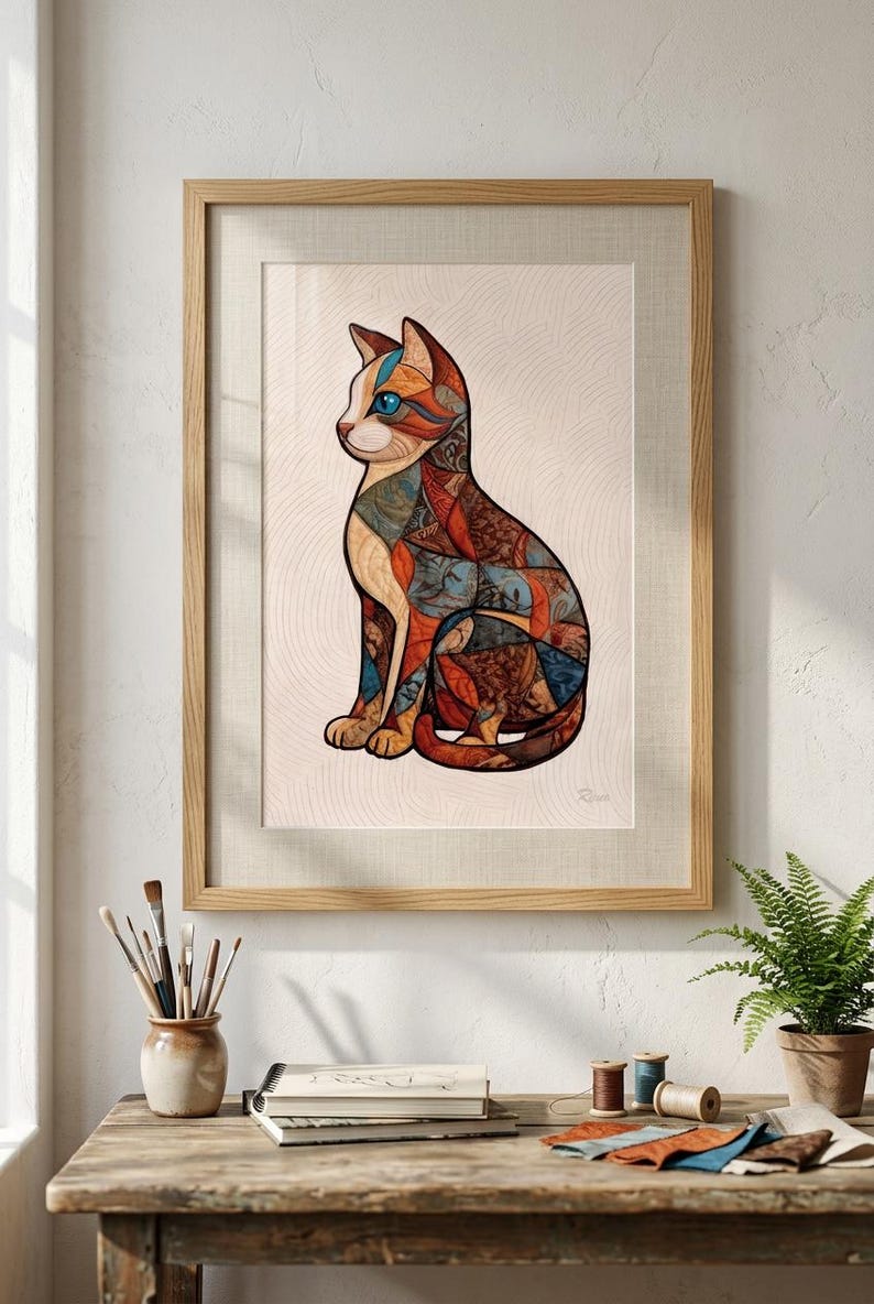 Peut inclure: Impression d'art encadr&eacute;e repr&eacute;sentant une illustration stylis&eacute;e d'un chat. Le chat est repr&eacute;sent&eacute; en position assise, avec un motif en mosa&iuml;que de couleurs chaudes, notamment orange, rouge et bleu. L'&oelig;uvre est encadr&eacute;e dans du bois naturel.