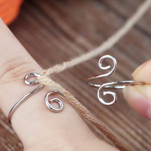 Spiral Yarn Tension Ring – Knitting Crochet Tool, Adjustable Yarn Guide