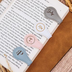 Leather Magnetic Bookmark for Women & Men - Personalized Leather Bookmark with Engraved Text - Book Accessories for Book Lover