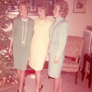 vintage photo 1964 Three Women Bubble Hair Pastel & Pretty Same Black High Heels Color 36 C