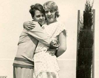 vintage photo 1925 Young Women Flapper Gals EMbrace Affectionate Sweet Lesbian int  14O