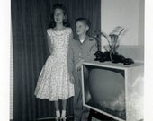 vintage photo 1959 Suzanne Brother Stand by Television TV mid Century Snapshot 20 P