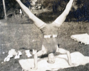 Vintage photo 1918 He Not only Stood on his Head Then Opened Legs Wide Balancing Act Man40 W