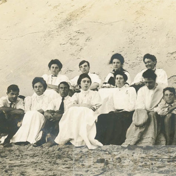 vintage snapshot 1911 Large FAmily Group at Beach Up against the Sand Dunes 24 M