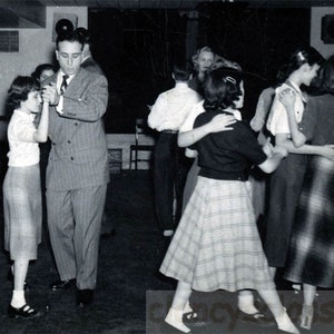 vintage photo 1949 High School Dance All Manner of Couples Bobbie Soxers 51 F