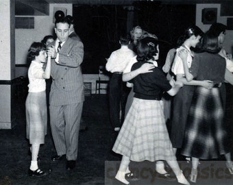 vintage photo 1949 High School Dance All Manner of Couples Bobbie Soxers 51 F