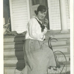 vintage photo 1915 Young Sailor Dress Lady Rides Old Fashioned tricycle metal wheels Bike 42 A