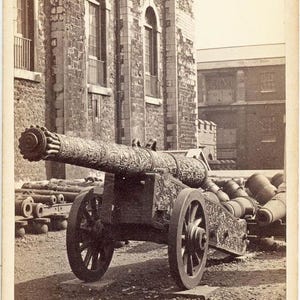 ヴィンテージ写真 1864 J デイビス バートン ロンドン 写真家 ロンドン塔 トロフィー 大砲 英国 CDV54 P