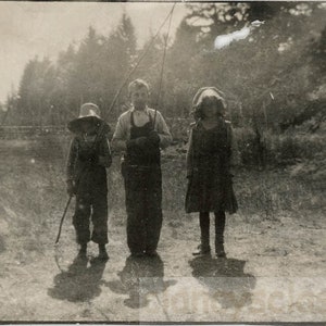 Vintage photo 1907 Eugene Oregon 2 Photos Children Overalls COuntry Nature Kids Fishing 19 F image 4