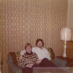vintage photo 1975 psychedelic Brown Wallpaper Granny Quilt Couple Plastic Wrap Lamp SNapshot