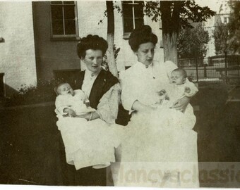 vintage photo 1912 Women Each With Their Newborn Babies 69 D