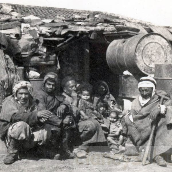 vintage photo WW2 Tunisia "Poor Class of Arabs" Group Family Huddle under Oil Barrels 32 B
