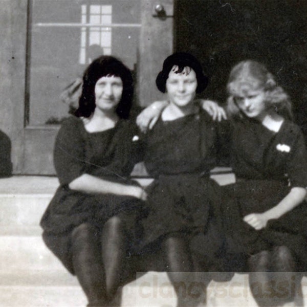 vintage photo 1920 Altered Three Young Women Inked Black Hair like Wigs 20 J