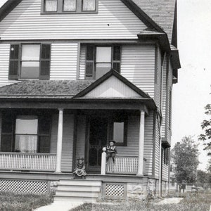 vintage photo 1914 Children Sit on Porch Large Home Niagara NY Area 63 W