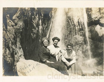 Vintage photo 1911 femmes aux chutes Rubio Canyon, montagnes San Gabriel, Los Angeles CA39 B