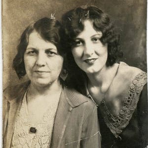 vintage photo 1931 Flapper ERa Women Photo Booth Wavy Hair Lace blouse