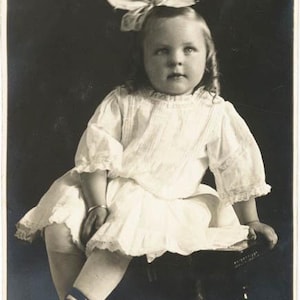 vintage photo 1910 Caroline Koenig Lemars Iowa Baby Sweet Photo strap shoes ringlets 29 F