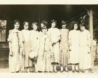 vintage photo 1920 Hornrim Glasses Large Group Flapper Women Pose on Porch 28 Z