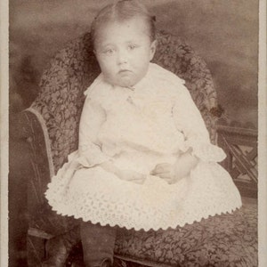 zdjęcie vintage 1875 CDV B.F. Marsh Greeley Colorado Baby Girl Lace Dress Boots